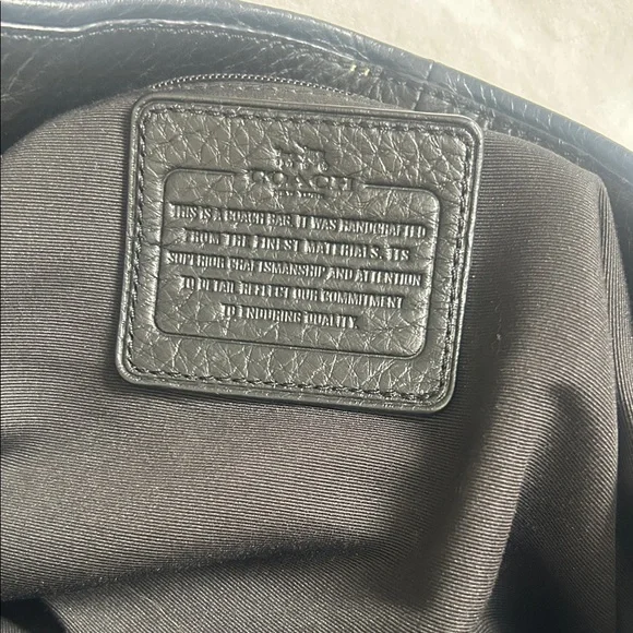 COACH Elegant Black Leather Tote Bag - Picture 8 of 12